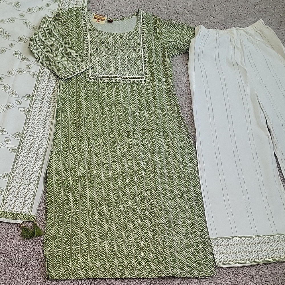 Salwar Kameez Green and White Set